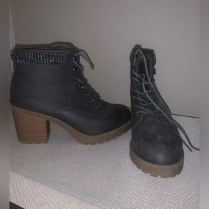 Gray women’s boots with heel